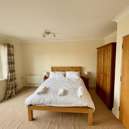 Manor House - Cosy Guesthouse Beside Farnham Hospital Exteriör bild