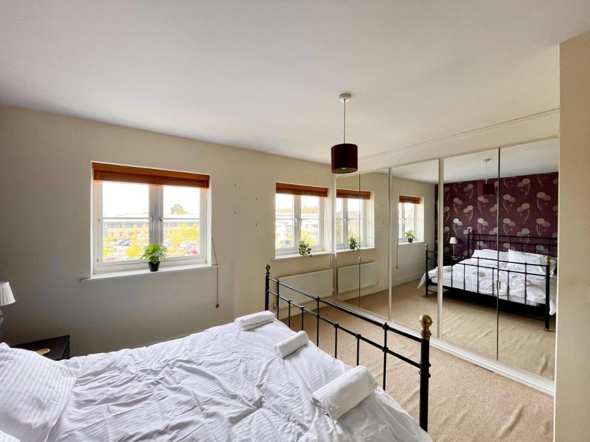 Manor House - Cosy Guesthouse Beside Farnham Hospital Exteriör bild